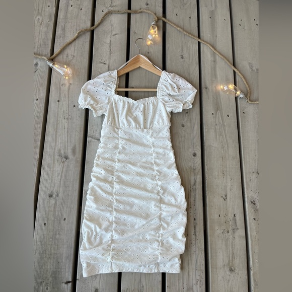 Body fit Off the shoulder Dress 🤍 - Picture 5 of 7